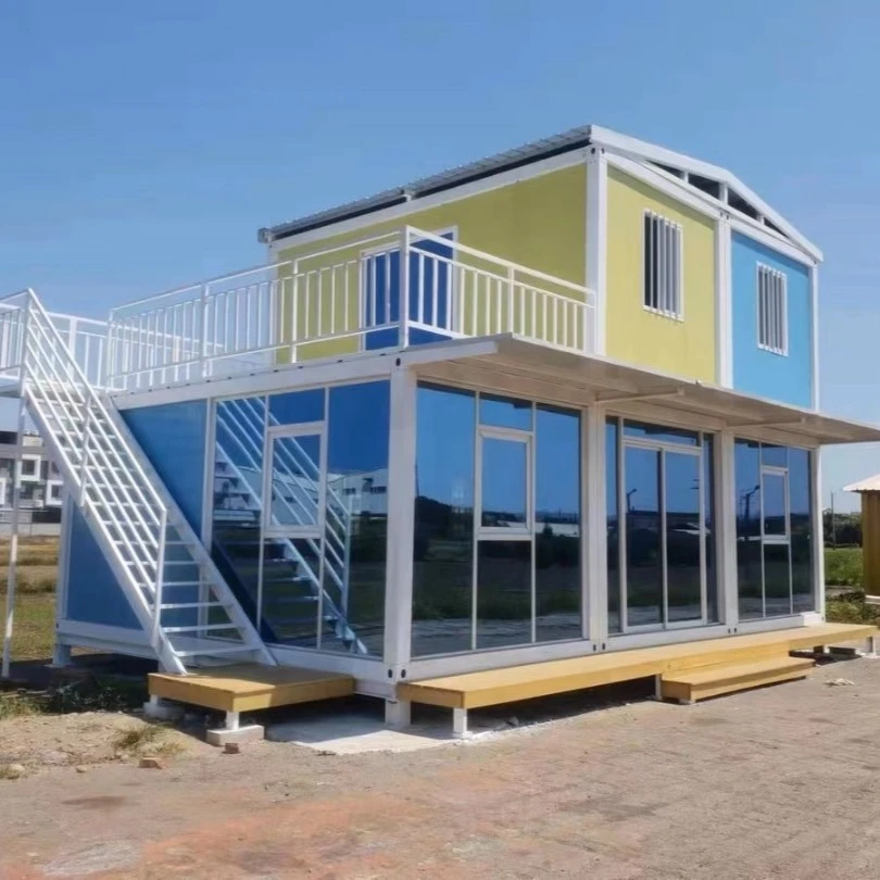 Casa container dois andares, ótimo acabamento, vidros espelhados, design moderno, containers montáveis